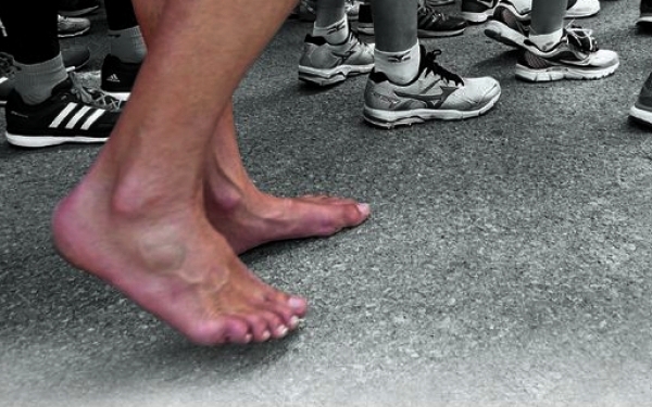 El reto descalzo: 13 maratones en un año sin zapatillas